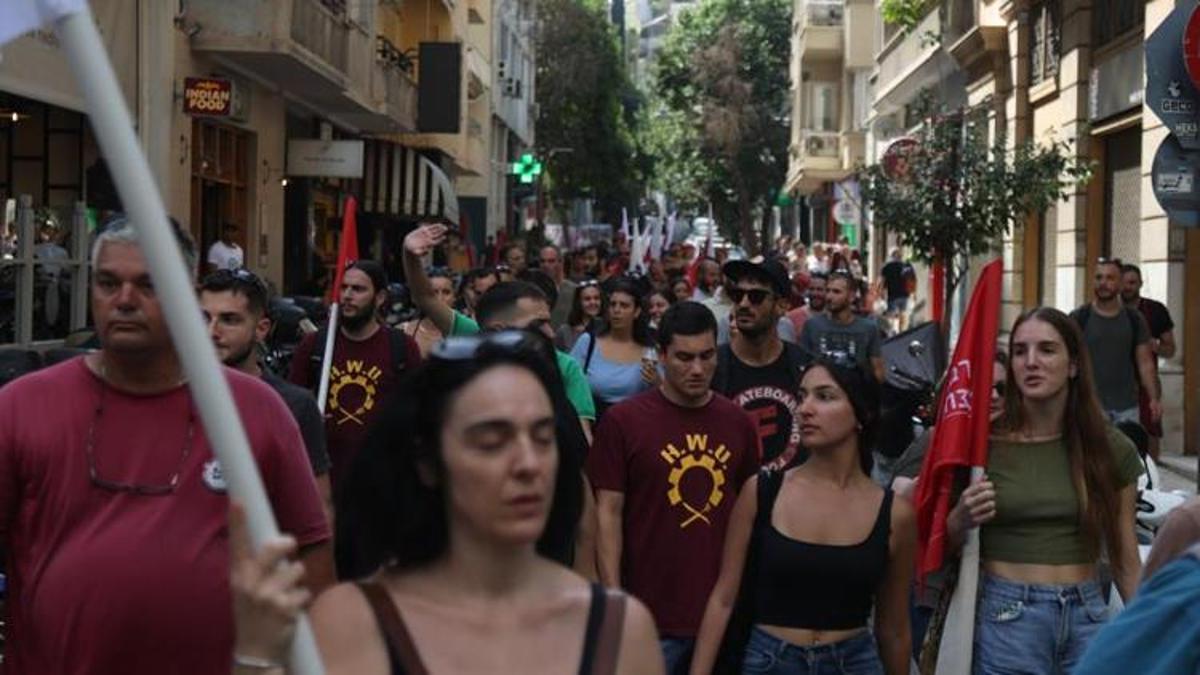 Yeni çalışma yasa tasarısı Yunanistan'da çalışanları sokağa döktü