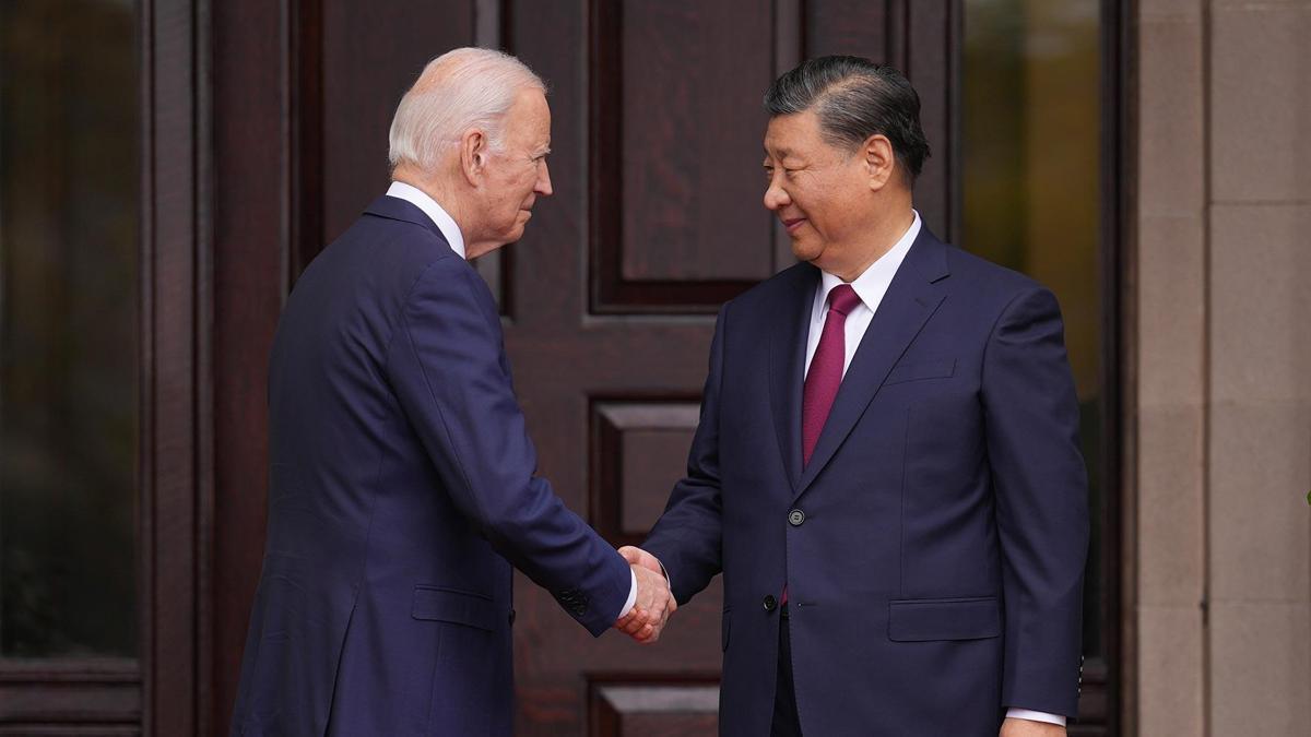Biden ve Xi 1 yıl sonra birinci defa yüz yüze görüştü