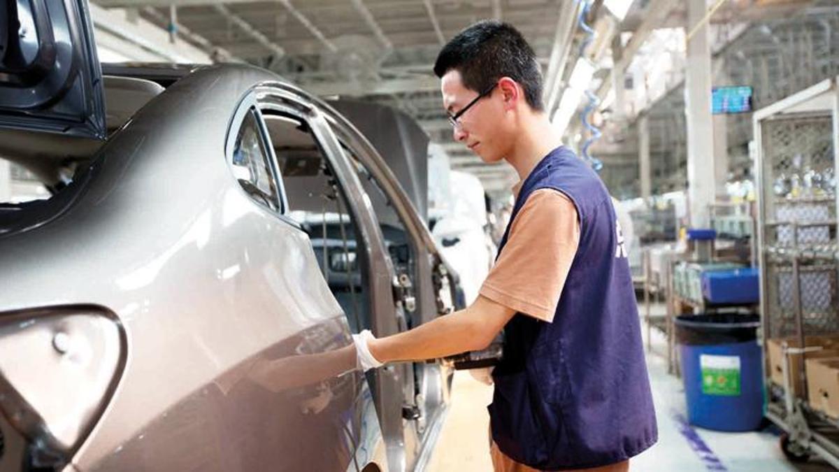 Çinli otomotiv üreticilerinin yıkıcı fiyatlama siyaseti izlediğini belirten OİB Lideri Çelik uyardı: Pazarda rekabet bozulmasın