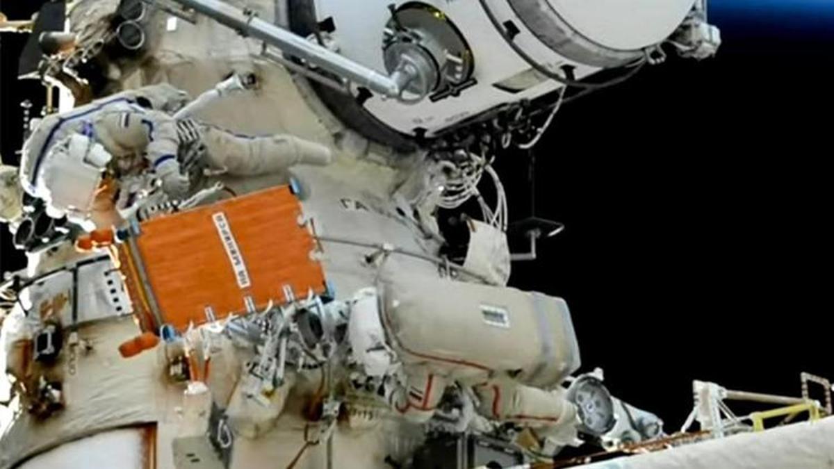 ISS'deki Rus kozmonotlardan 8 saatlik uzay yürüyüşü