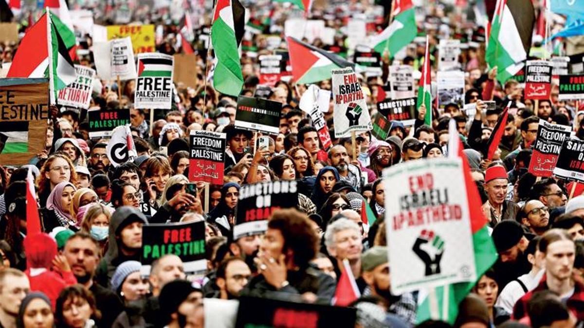 Londra’da 100 bin kişi Filistin için yürüdü