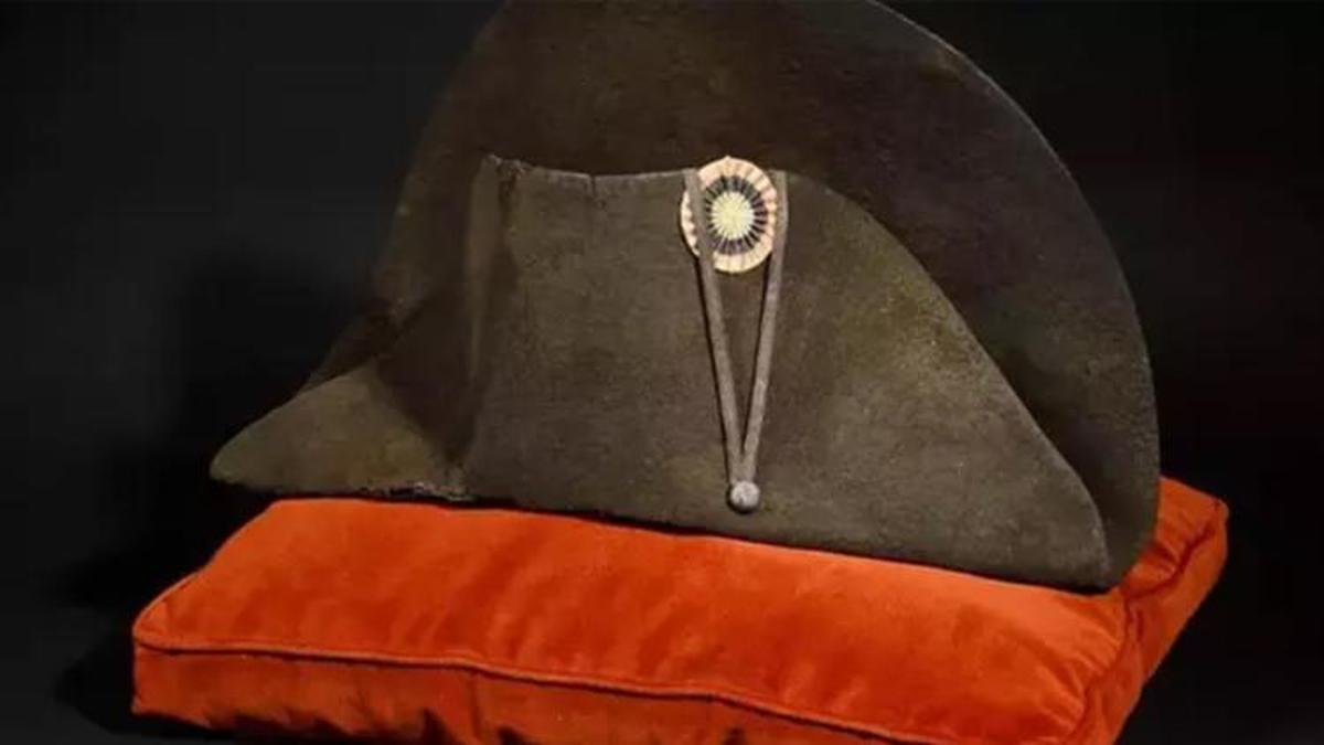 Napolyon'un şapkası Paris müzayedesinde satışa sunuluyor