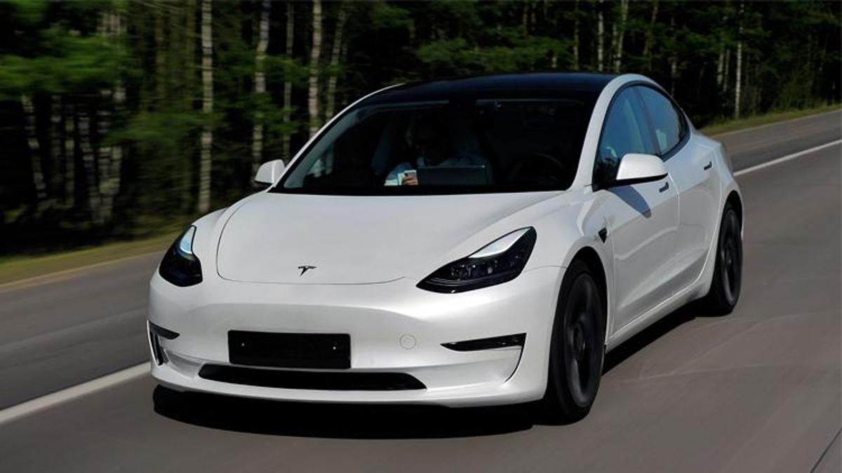 Tesla 760 bin liraya araba satacak